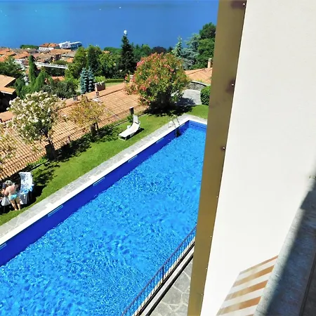 In With Maggiore Views *