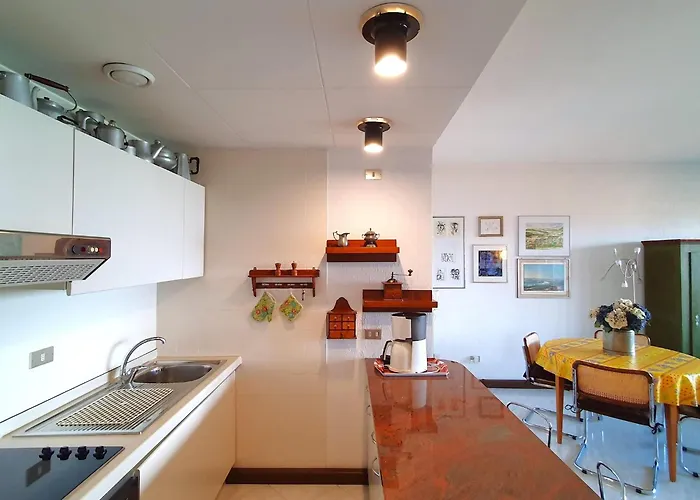 Daire In With Maggiore Views