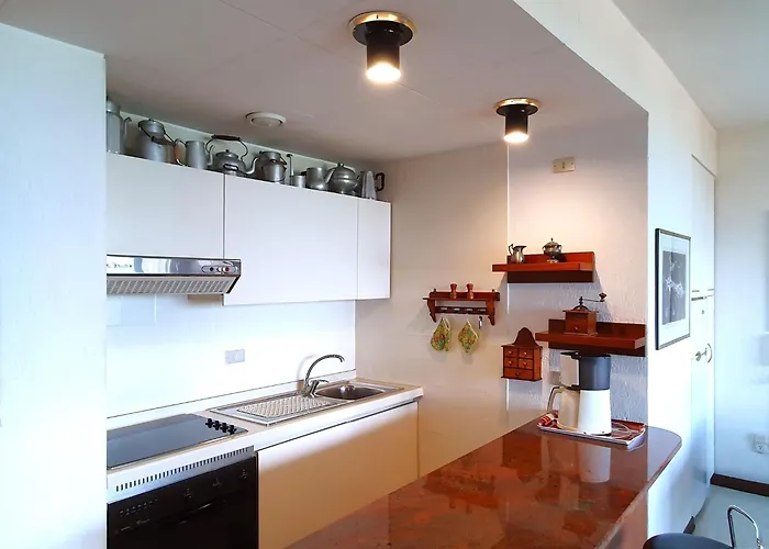 In With Maggiore Views *