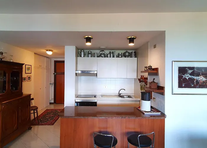 In With Maggiore Views