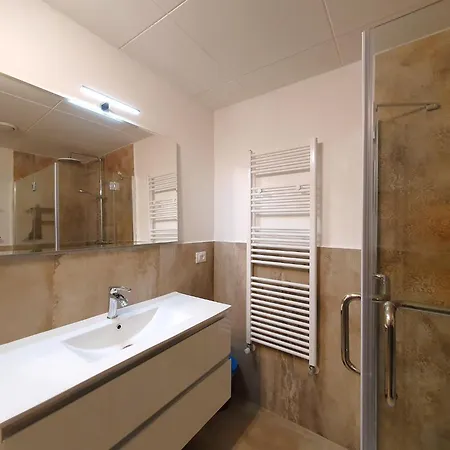 Apartman In With Maggiore Views *