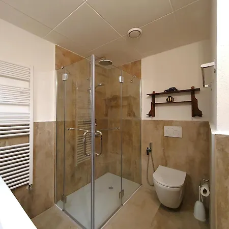 In With Maggiore Views Apartman Luino