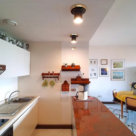 Apartman In With Maggiore Views
