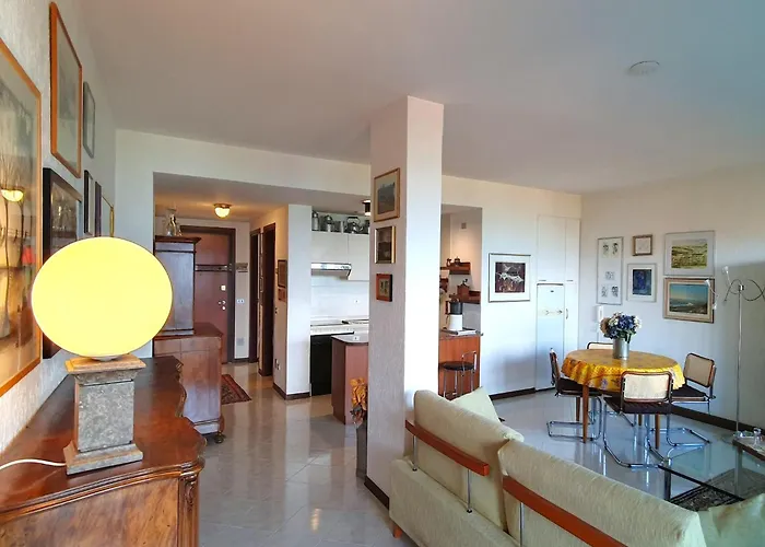 In With Maggiore Views *